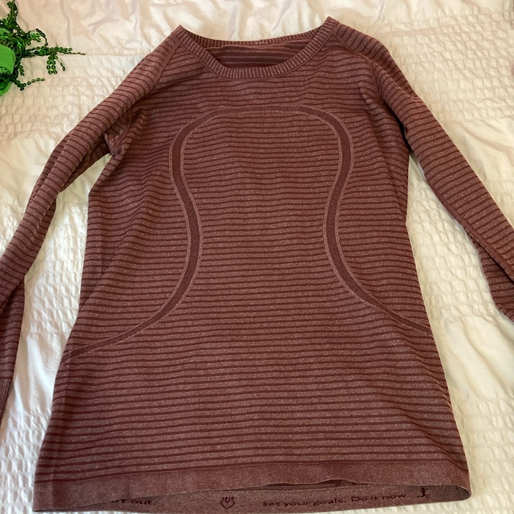 Lululemon long sleeve swiftly